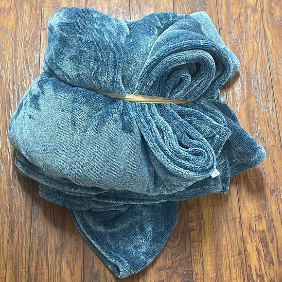 Berkshire Bedding Berkshire Life Ecosoft Plush King Blanket Navy